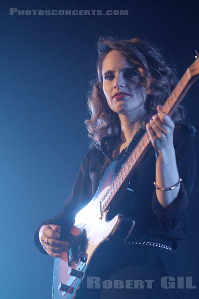 ANNA CALVI - 2014-02-15 - PARIS - Le Trianon - 